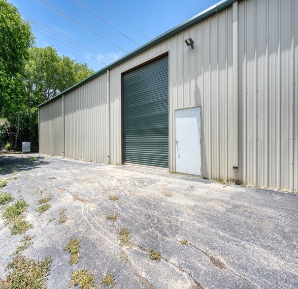 More Photos Of 403 Kraft St, San Antonio Manufacturing For Lease