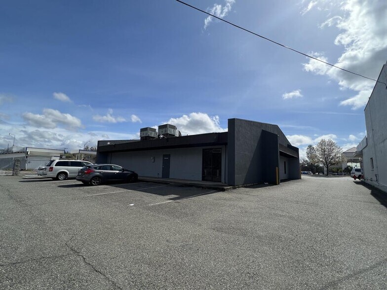 More Photos Of 748 Market St, Redding Office For Lease