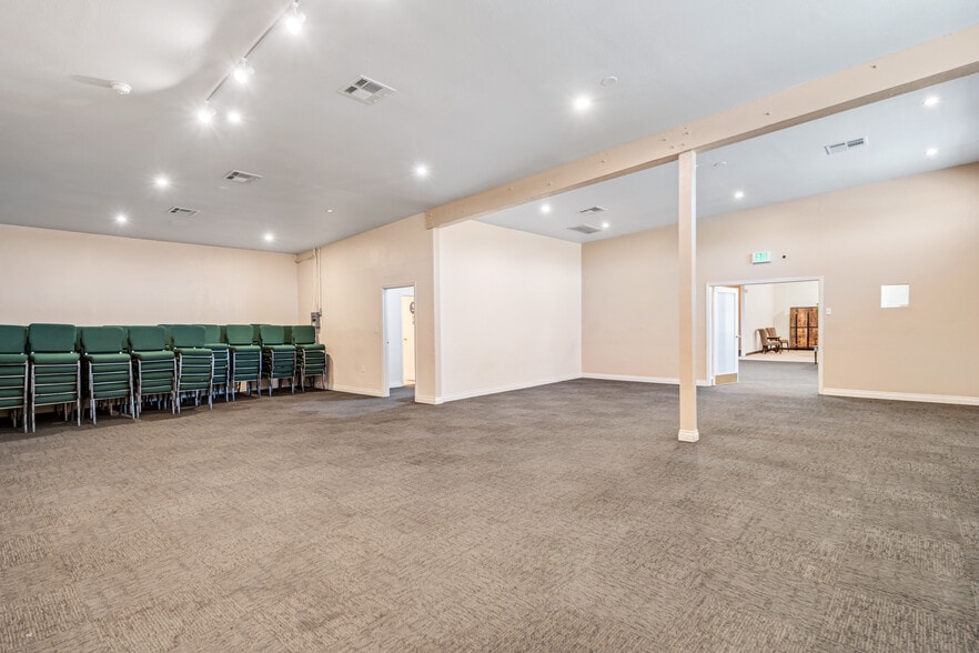 More Photos Of 8837 E Palmdale Blvd, Palmdale Research And Development For Sale