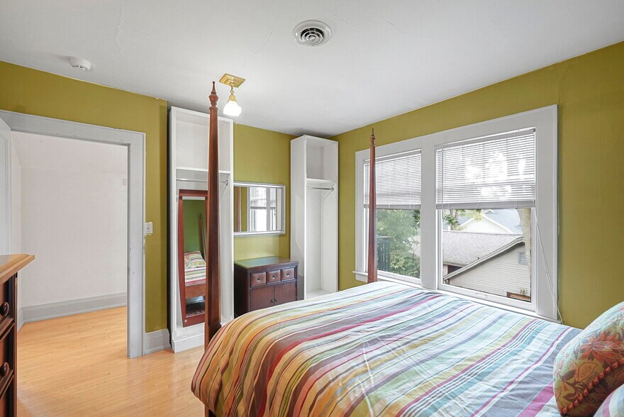 More Photos Of 530 S Union St, Traverse City Medical For Sale