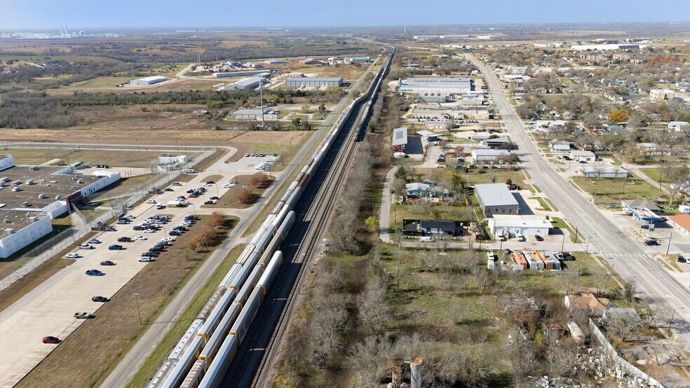 More Photos Of 921 W 2nd St, Taylor Land For Sale