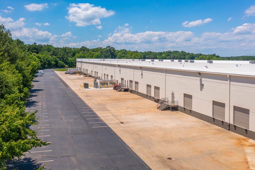 More Photos Of 2745 Whitehall Park Dr, Charlotte Unknown For Lease