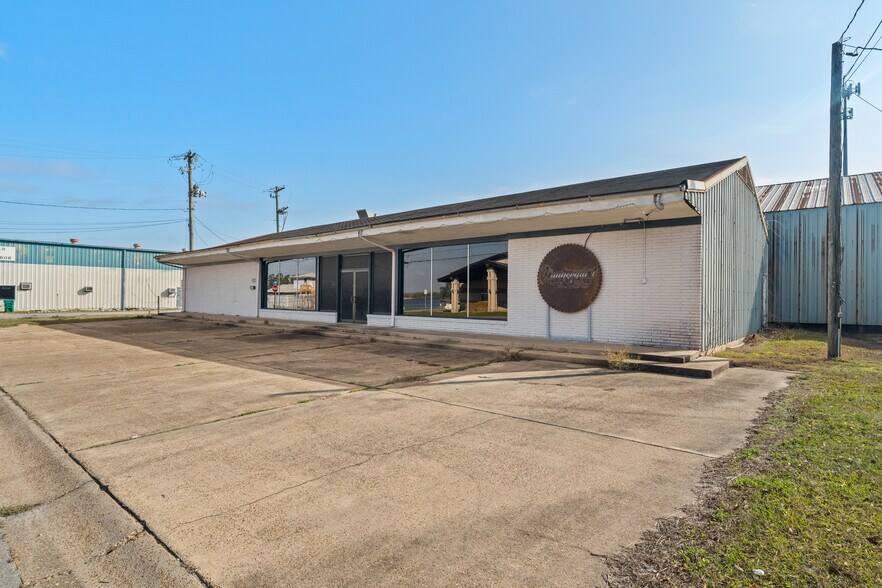 More Photos Of 5006 Morris St, Moss Point Restaurant For Sale