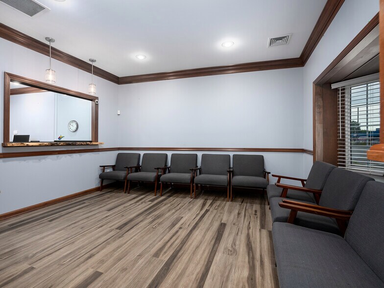 More Photos Of 105 6th Ave, Saint Albans Medical For Sale