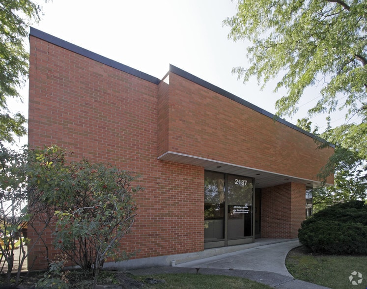 More Photos Of 2181 Dunwin Dr, Mississauga Office For Sale