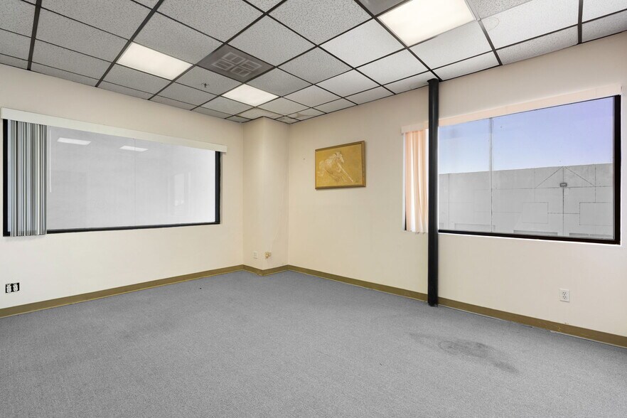 More Photos Of 127-129 S 8th Ave, La Puente Warehouse For Sale
