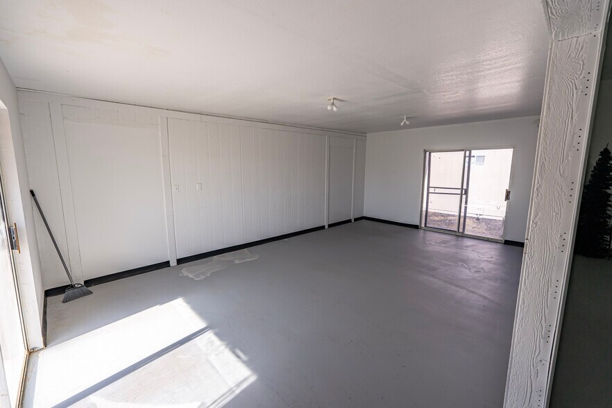 More Photos Of 5221 Hwy 68, Golden Valley Flex For Sale