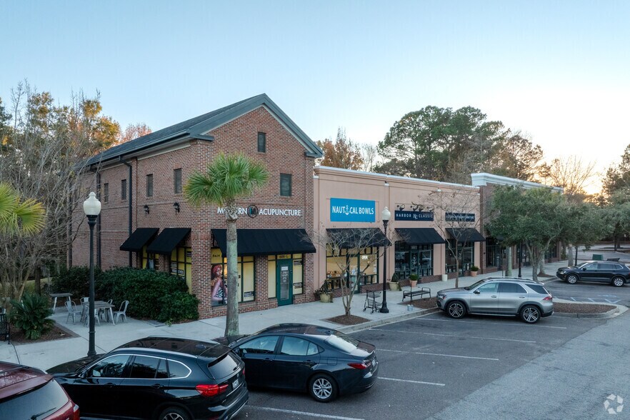 More Photos Of 600 Long Point Rd, Mount Pleasant Unknown For Lease