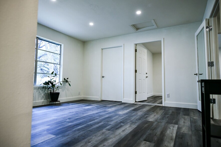 More Photos Of 11802 N IH-35, Austin Office For Sale