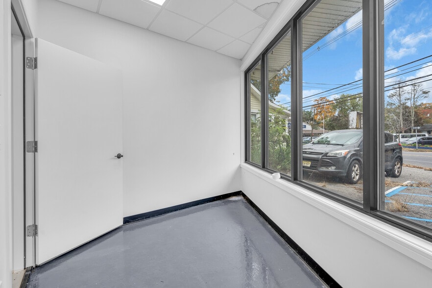 More Photos Of 736 Mantoloking Rd, Brick Storefront For Sale