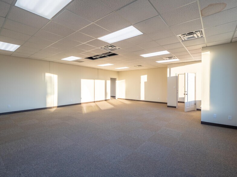 More Photos Of 721 S George Nigh Expy, Mcalester Office For Sale