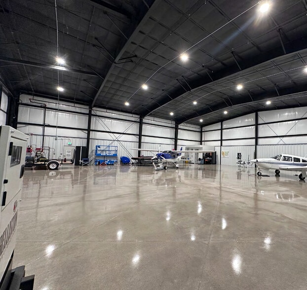 More Photos Of 4196 S Airport Pky, St George Airplane Hangar For Sale