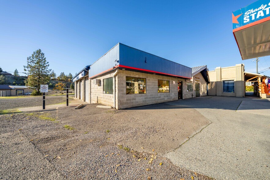 More Photos Of 21823 Highway 62, Shady Cove Storefront For Lease