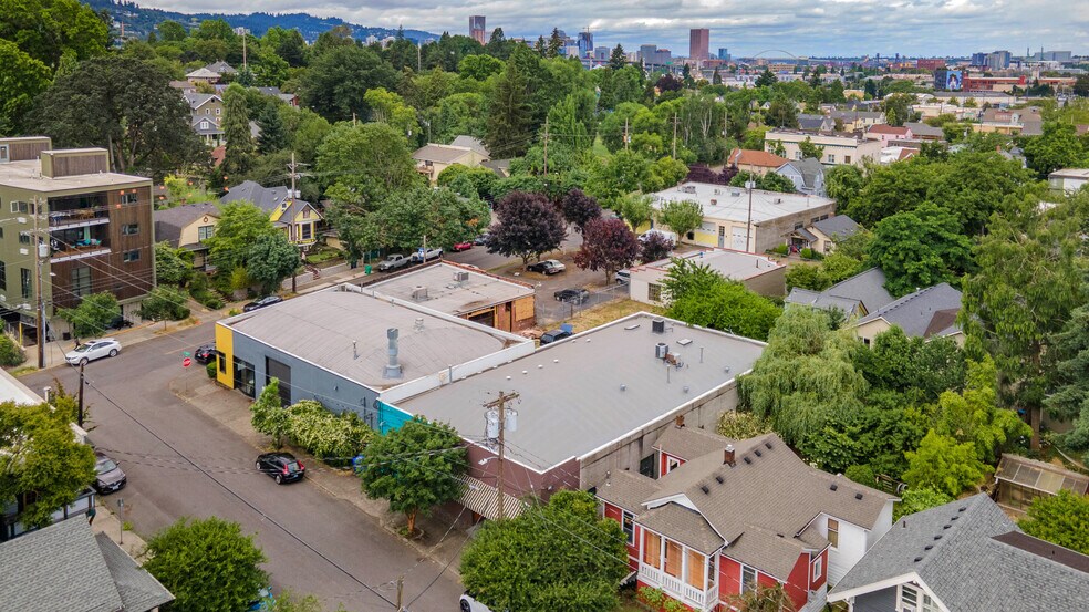 More Photos Of 1219 SE Lafayette St, Portland Loft Creative Space For Sale