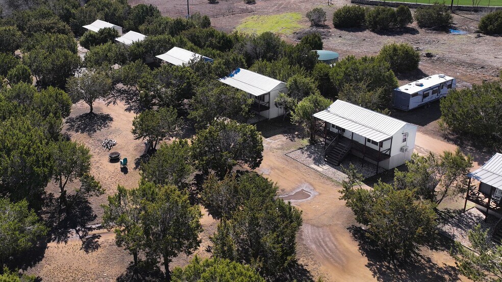 More Photos Of 18992 Ranch to Market 150 rd, Driftwood Showroom For Lease