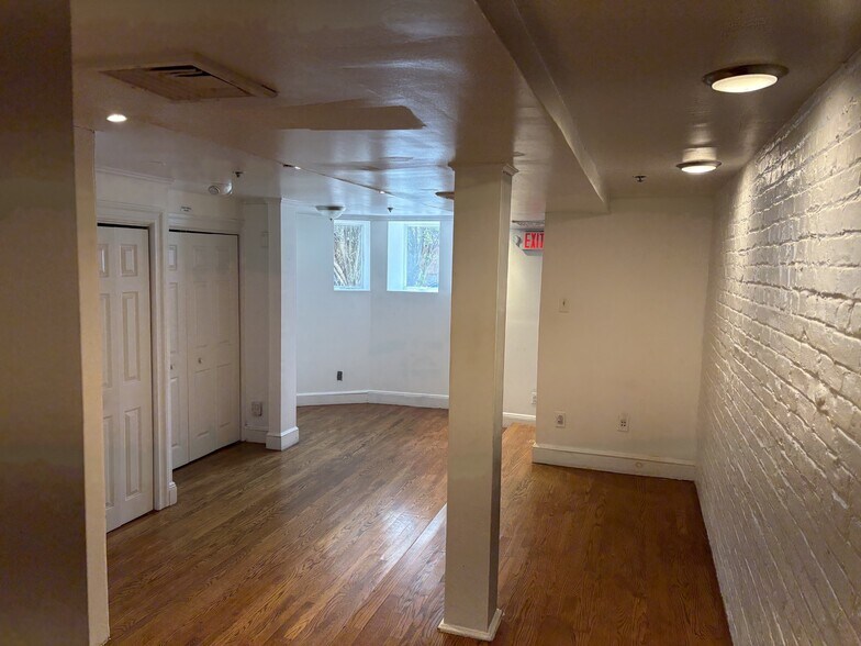 More Photos Of 17 Hilliard Ave, Edgewater Storefront Retail Residential For Lease