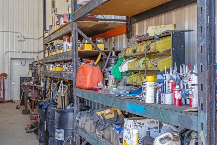 More Photos Of 81 Barstow St, Carseland Auto Repair For Sale