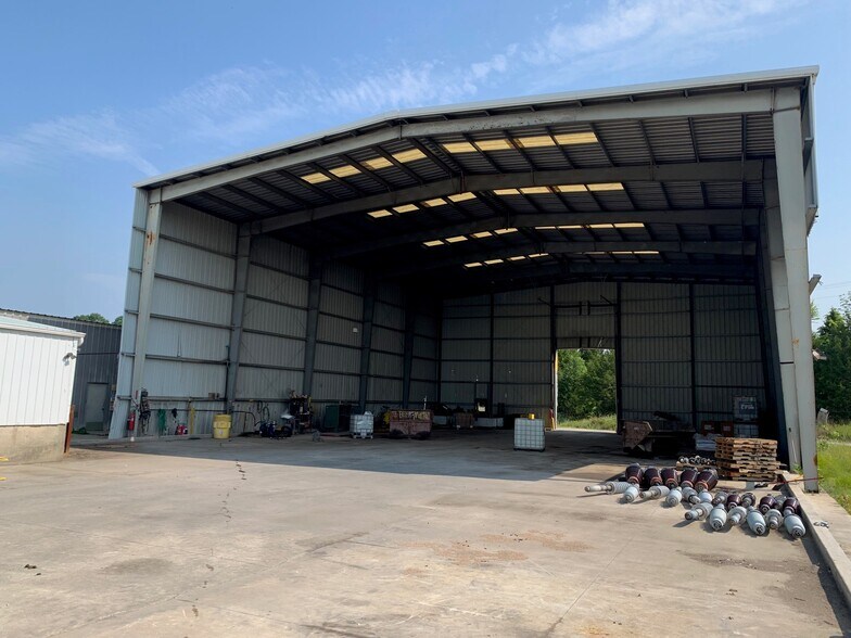 More Photos Of 3478 W Marble Hill Rd, Nabb Warehouse For Sale