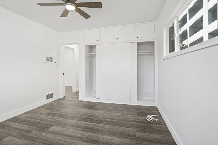 More Photos Of 925 W 84th St, Los Angeles Apartments For Sale