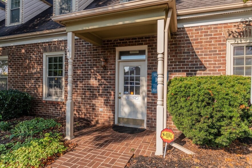 More Photos Of 800 Country Club Rd, Harrisonburg Office For Sale