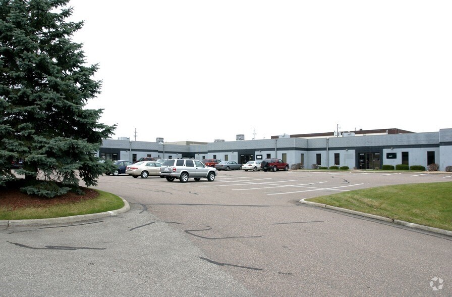 More Photos Of 6820-6848 Washington Ave S, Eden Prairie Showroom For Lease