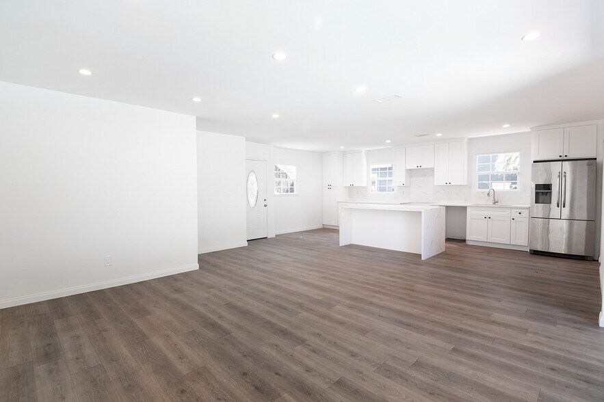 More Photos Of 15405 Covello St, Van Nuys Manufactured Housing Mobile Home Park For Sale