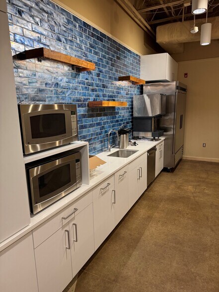 More Photos Of 7230 Lee Deforest Dr, Columbia Office For Sale