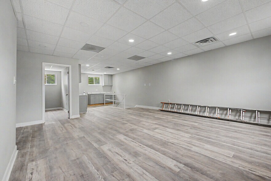 More Photos Of 19323 W Warren Ave, Detroit Storefront Retail Residential For Lease