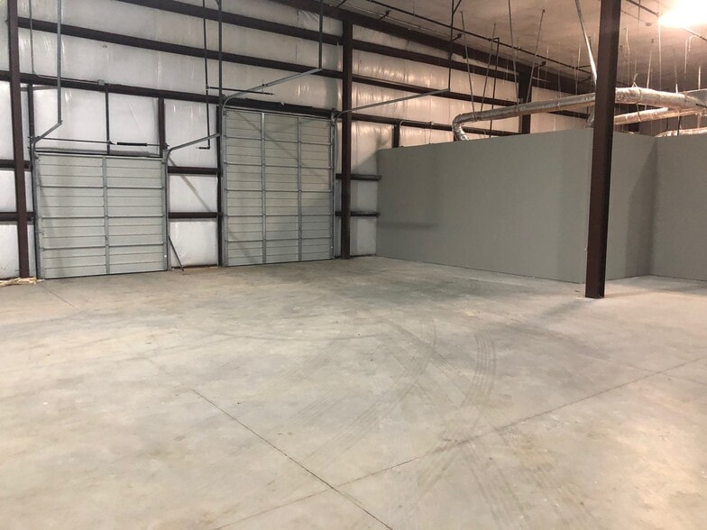 More Photos Of 2207 N 17th St, Rogers Industrial For Lease