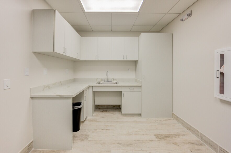 More Photos Of 11711 Bedford, Houston Loft Creative Space For Lease