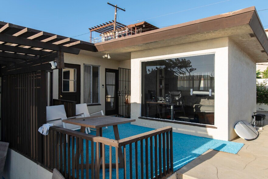 More Photos Of 4933 Ocean Blvd, San Diego Multifamily For Sale