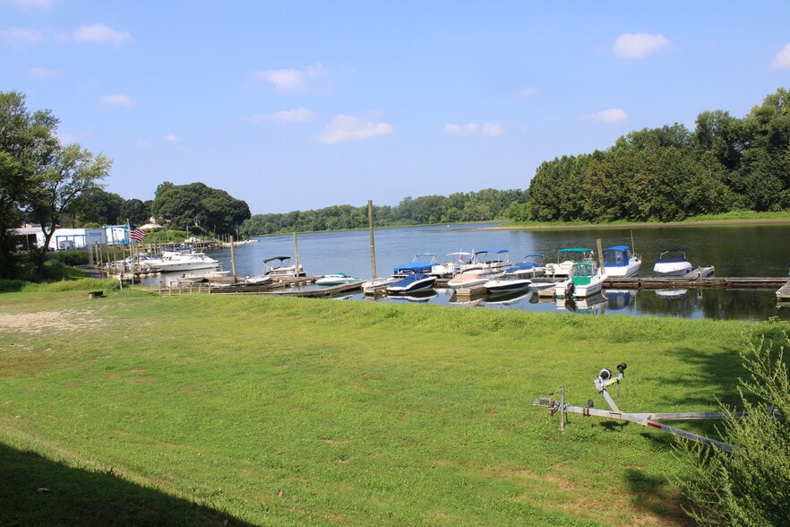 More Photos Of 674 Main St, Portland Marina For Sale