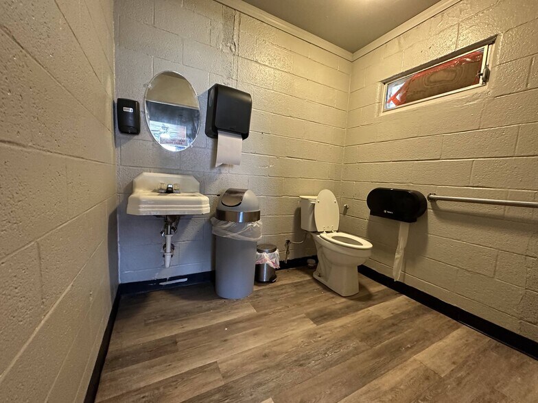 More Photos Of 110 W Carl Hubbell Blvd, Meeker Storefront Retail Office For Sale