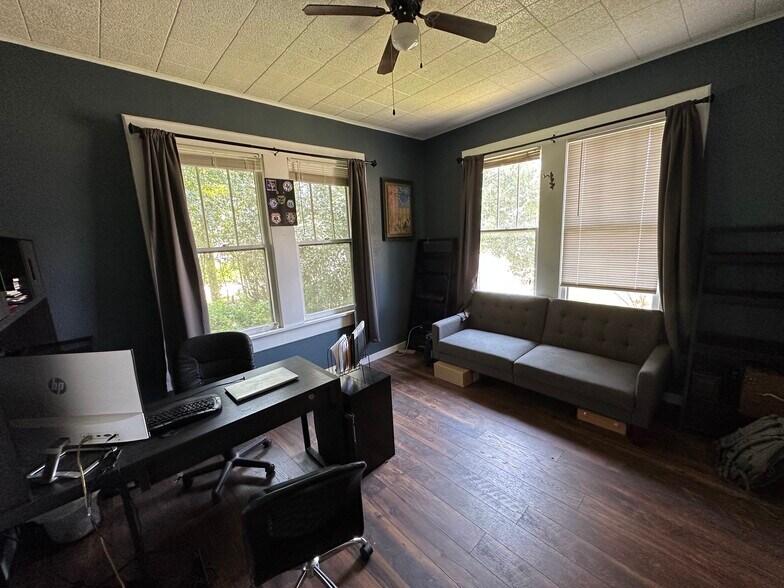 More Photos Of 620 N 5th St, Silsbee Flex For Sale