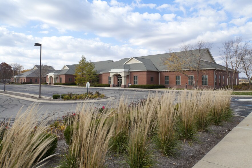 More Photos Of 2302-2350 S Dixon Rd, Kokomo Medical For Lease
