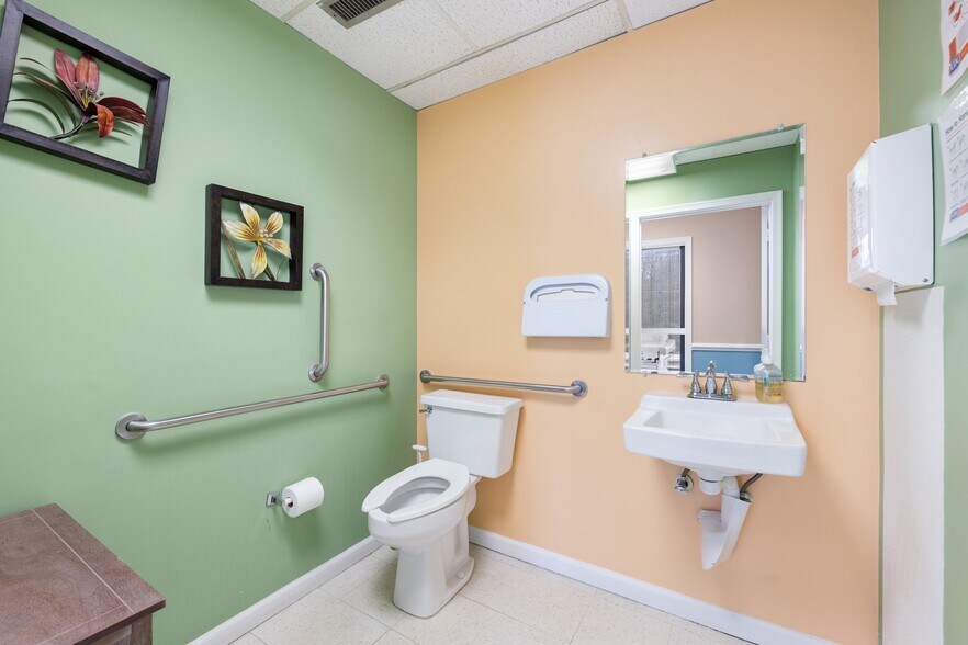 More Photos Of 2616 Sherwood Hall Ln, Alexandria Medical For Sale