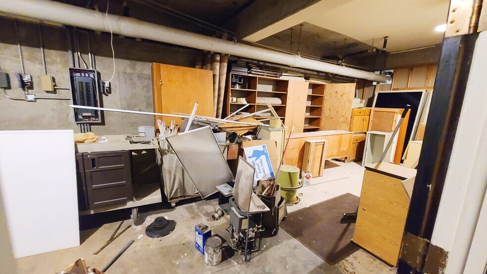 More Photos Of 710 W 8th St, Fort Scott Office For Sale