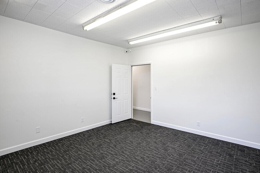 More Photos Of 2502 Leavenworth St, Omaha Light Manufacturing For Lease