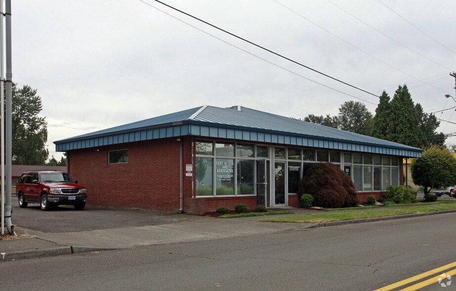 More Photos Of 202-204 NE Kelly Ave, Gresham Office For Sale