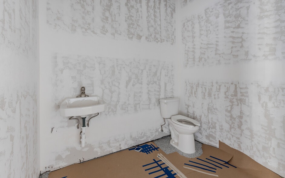 More Photos Of 1520 SE 46th Ln, Cape Coral Freestanding For Lease