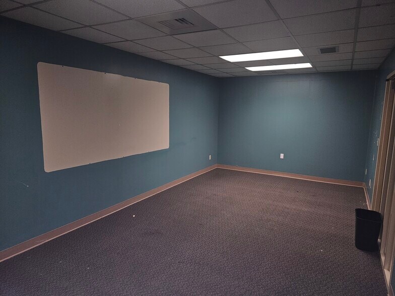 More Photos Of 97 S 4th St, Ishpeming Office For Lease