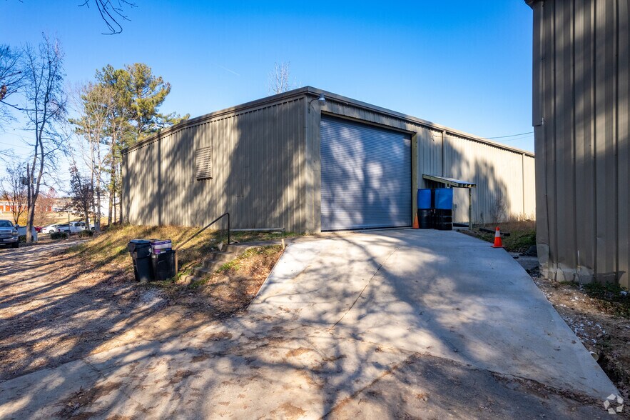 More Photos Of 5006 & 5008 New Bern Ave, Raleigh Showroom For Sale