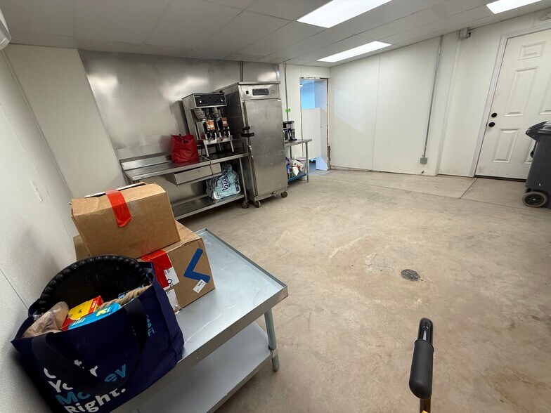 More Photos Of 218 Main St, Idalou Storefront Retail Office For Sale