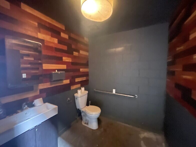 More Photos Of 8931 National Blvd, Los Angeles Manufacturing For Lease