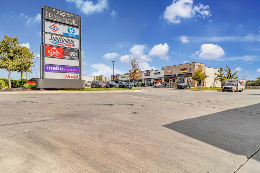 More Photos Of 2282 SE Military Dr, San Antonio Unknown For Lease