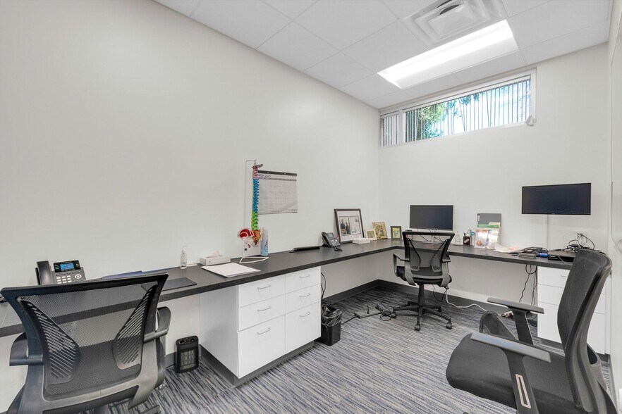 More Photos Of 2222 E Highland Ave, Phoenix Medical For Lease