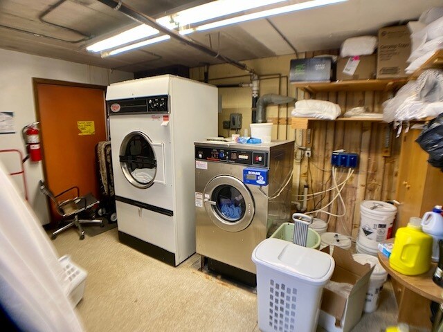 More Photos Of 903 Park St W, Park River Hotel For Sale