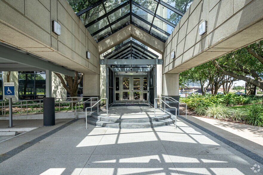 More Photos Of 10205 Westheimer Rd, Houston Office For Lease