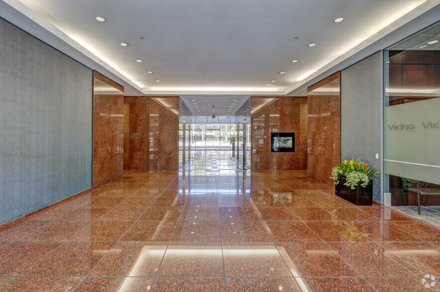 More Photos Of 16290 Katy Fwy, Houston Office For Sale