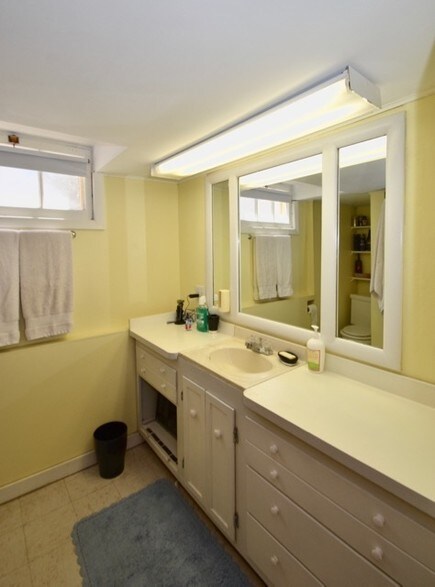 More Photos Of 2105 SE Ochoco St, Portland Office For Sale